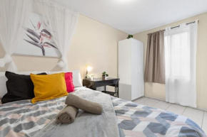 Bright Private Room - Nearby CBD UTS USYD - Seconds to Famous Eateries - Shared Bathroom, Sydney